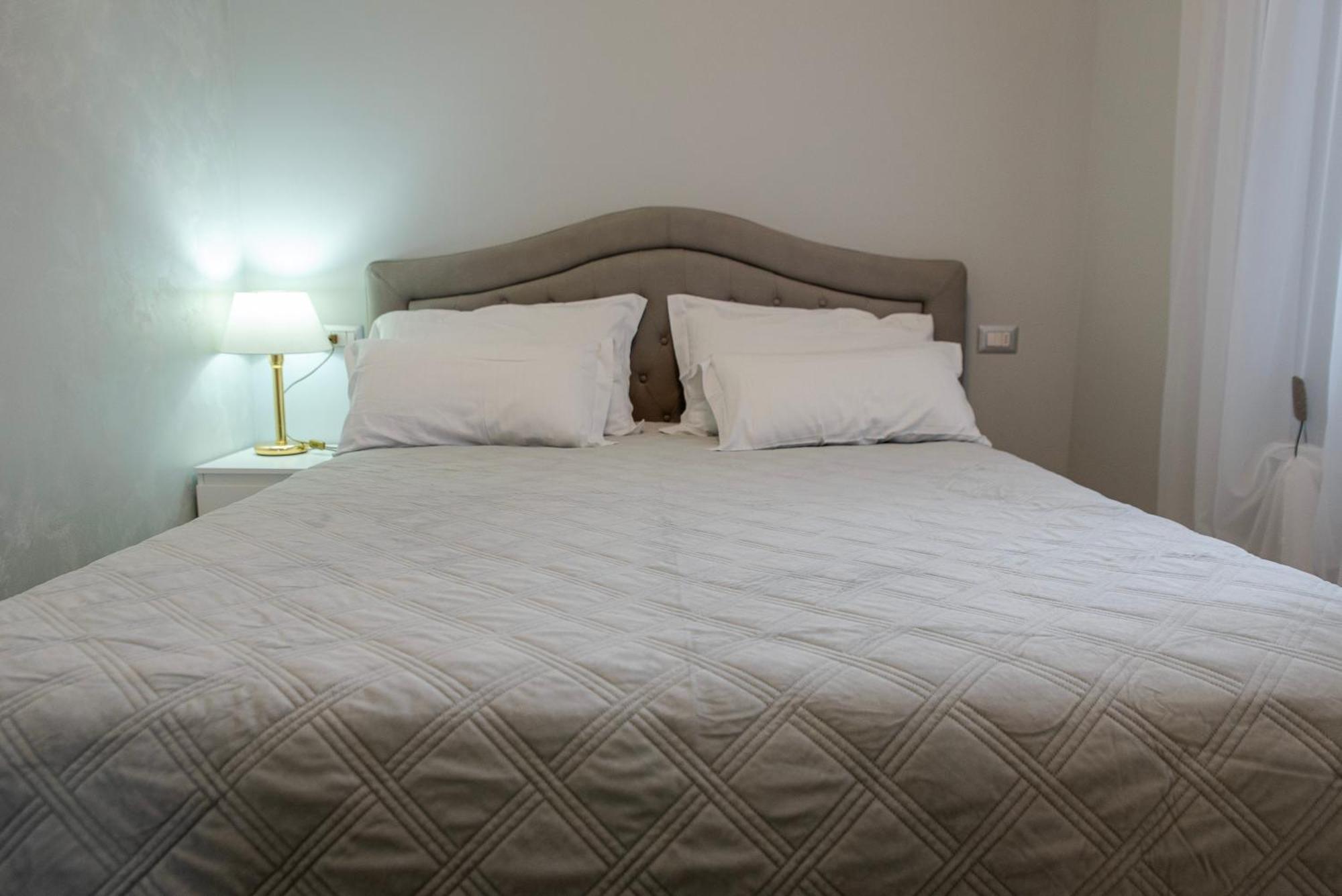 Casa Di Zina Apartment เวโรนา ภายนอก รูปภาพ