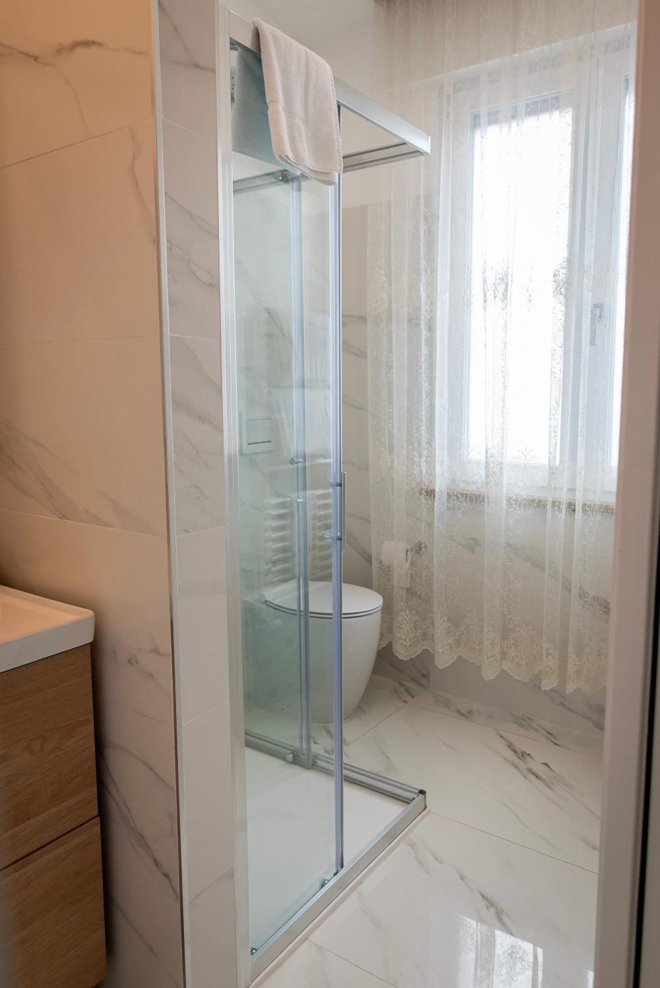 Casa Di Zina Apartment เวโรนา ภายนอก รูปภาพ