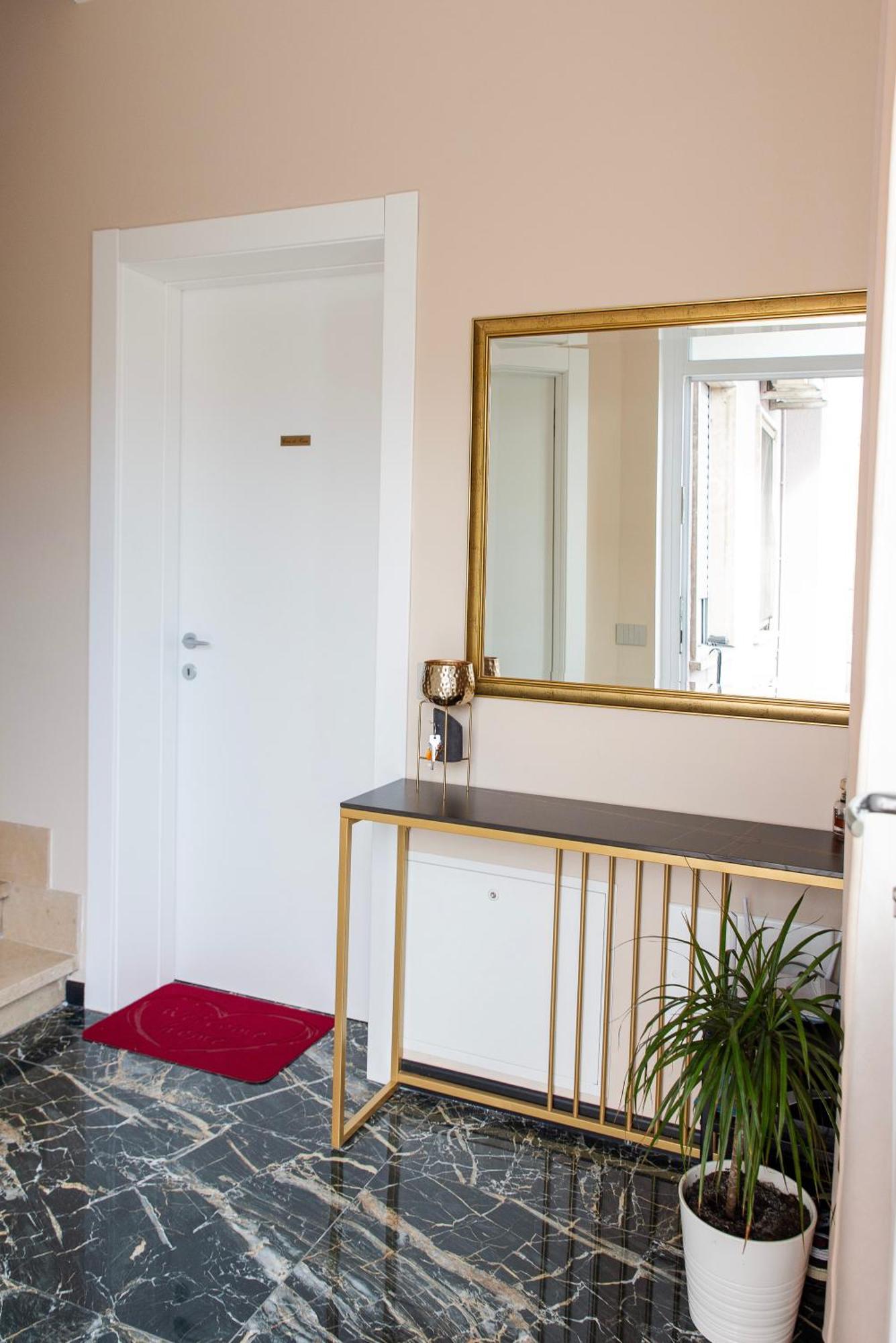 Casa Di Zina Apartment เวโรนา ภายนอก รูปภาพ