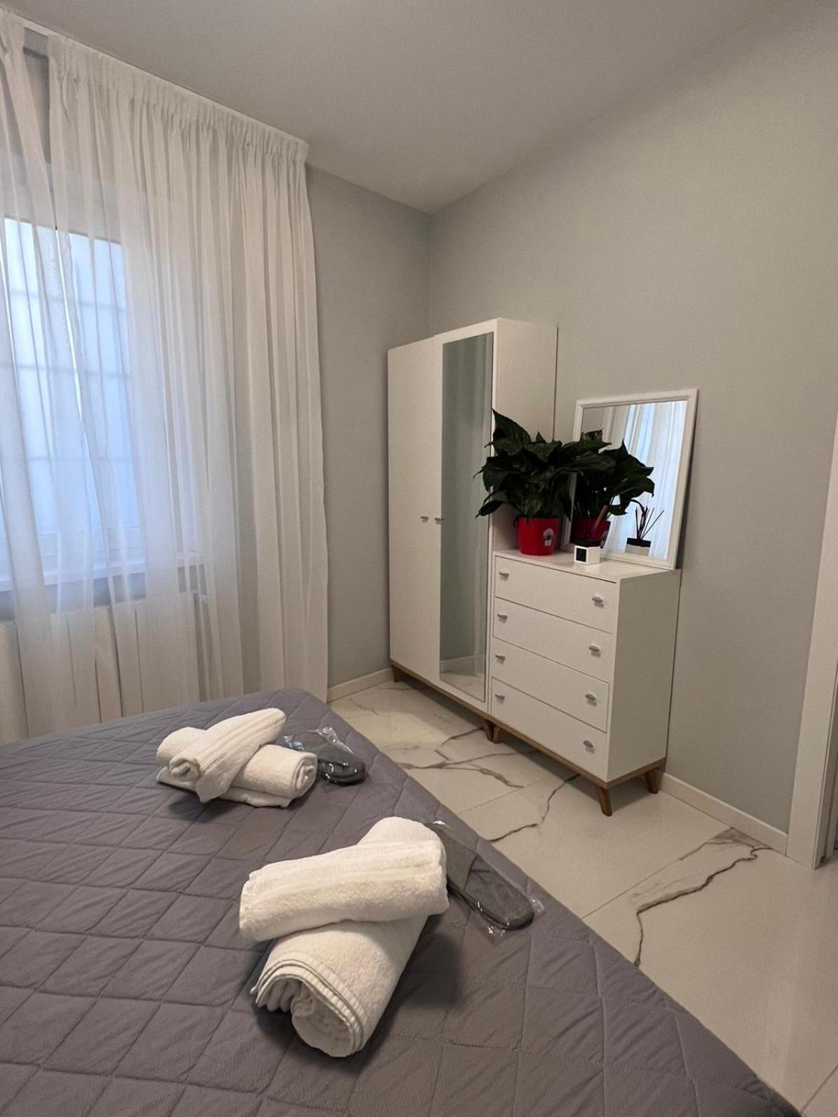 Casa Di Zina Apartment เวโรนา ภายนอก รูปภาพ