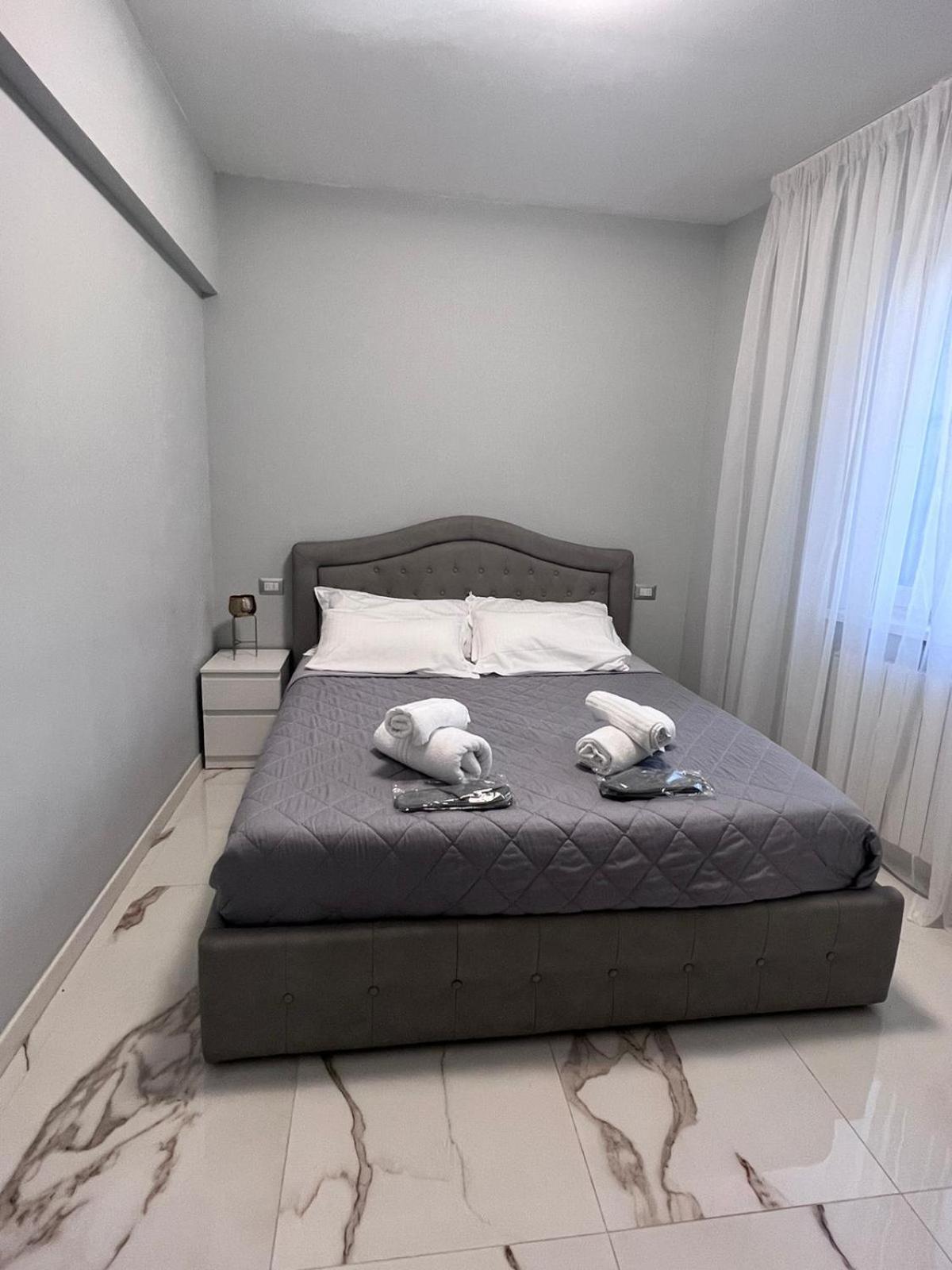 Casa Di Zina Apartment เวโรนา ภายนอก รูปภาพ